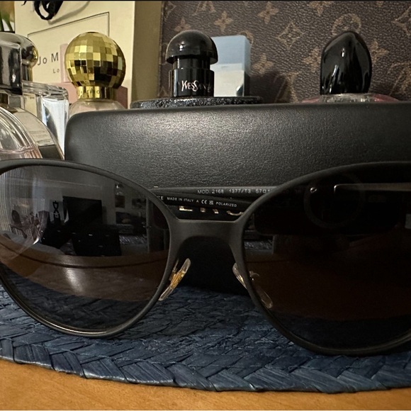Authentic Versace polarized Sunglasses - Picture 4 of 5